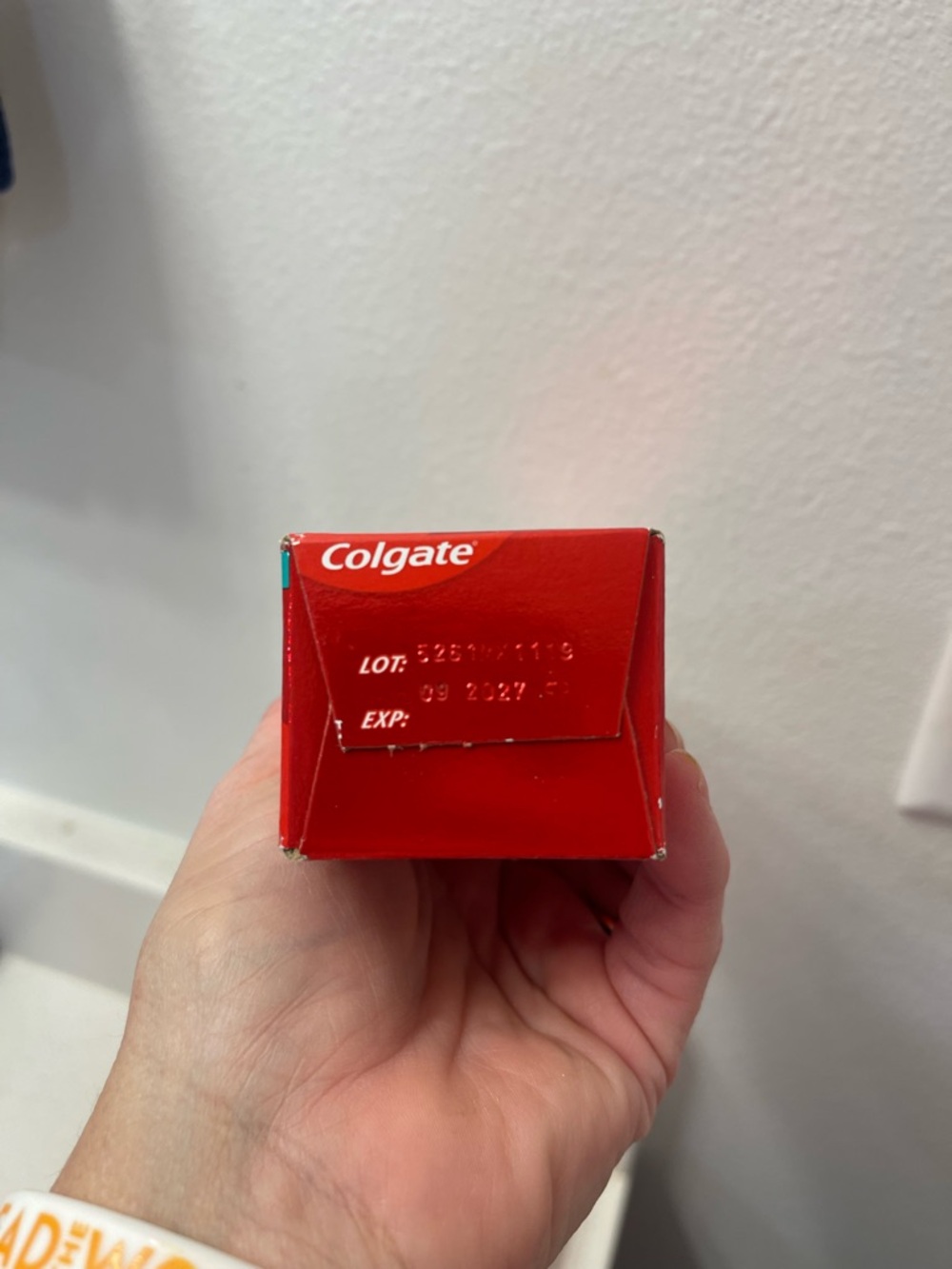 4 Colgate Optic White Toothpaste bundle assorted. - Picture 4 of 5